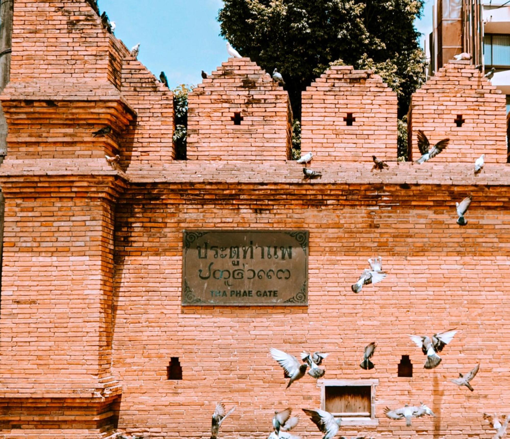 On Thapae Gate Chiangmai Hotel Chiang Mai Bagian luar foto